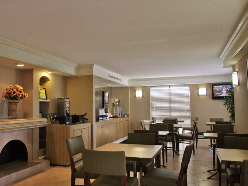 La Quinta Inn by Wyndham San Antonio I 35 N at Rittiman Rd - photo 5