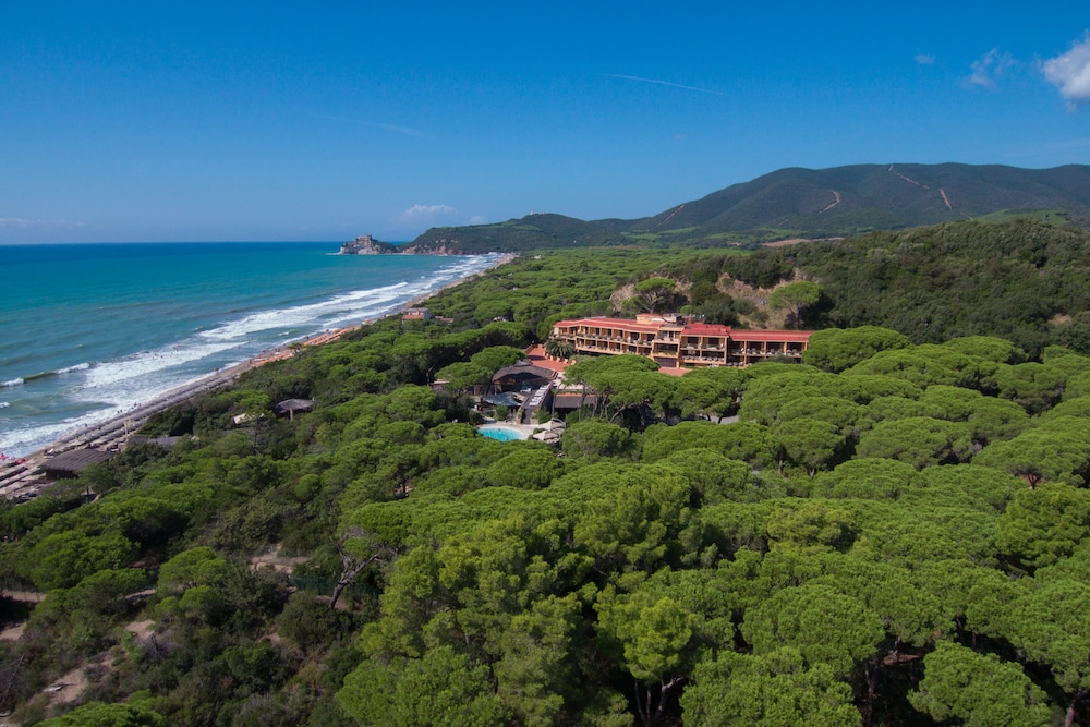 Roccamare Resort Casa di Ponente — 4-Star Luxury Hotel in Castiglione Della Pescaia, Italy