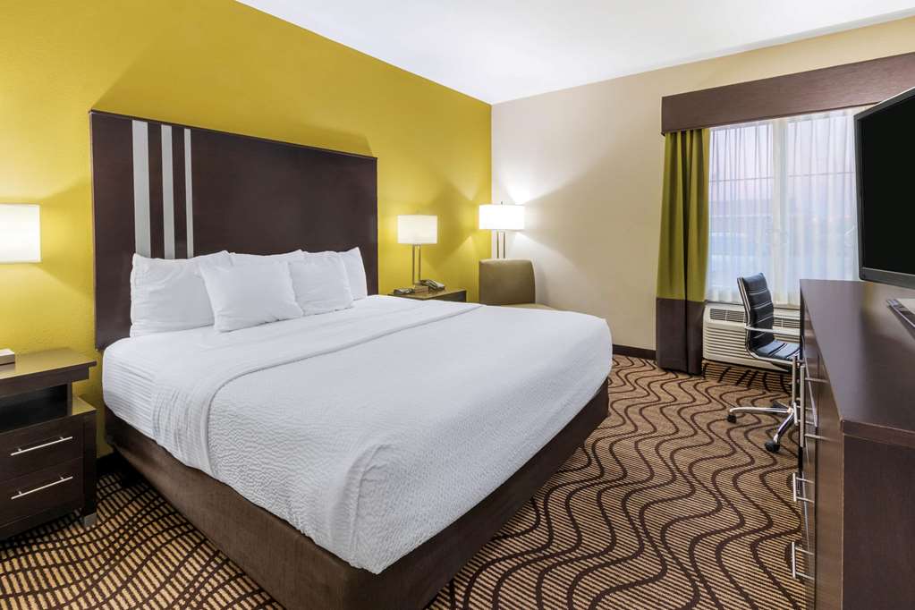 La Quinta Inn & Suites by Wyndham Artesia - photo 14