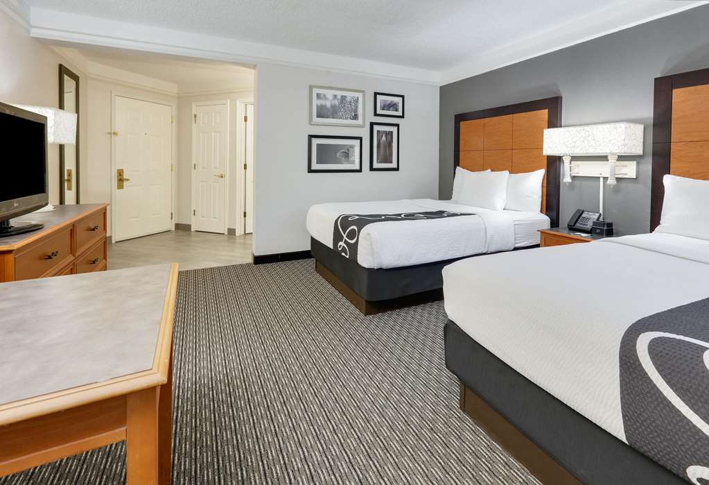 La Quinta Inn & Suites by Wyndham Dallas Addison Galleria - photo 15