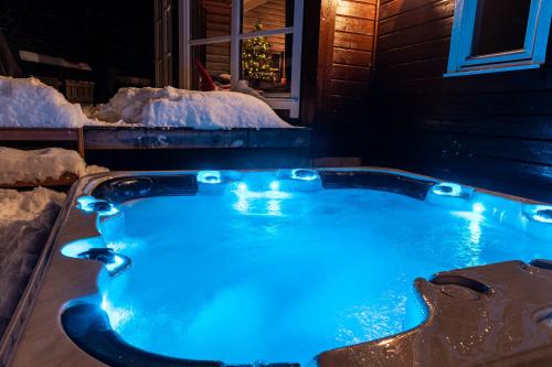 Cabin in Hodlekve with 5 Bedrooms & Hot Tub. — 4-Star Luxury Hotel in Sogndal, Norway