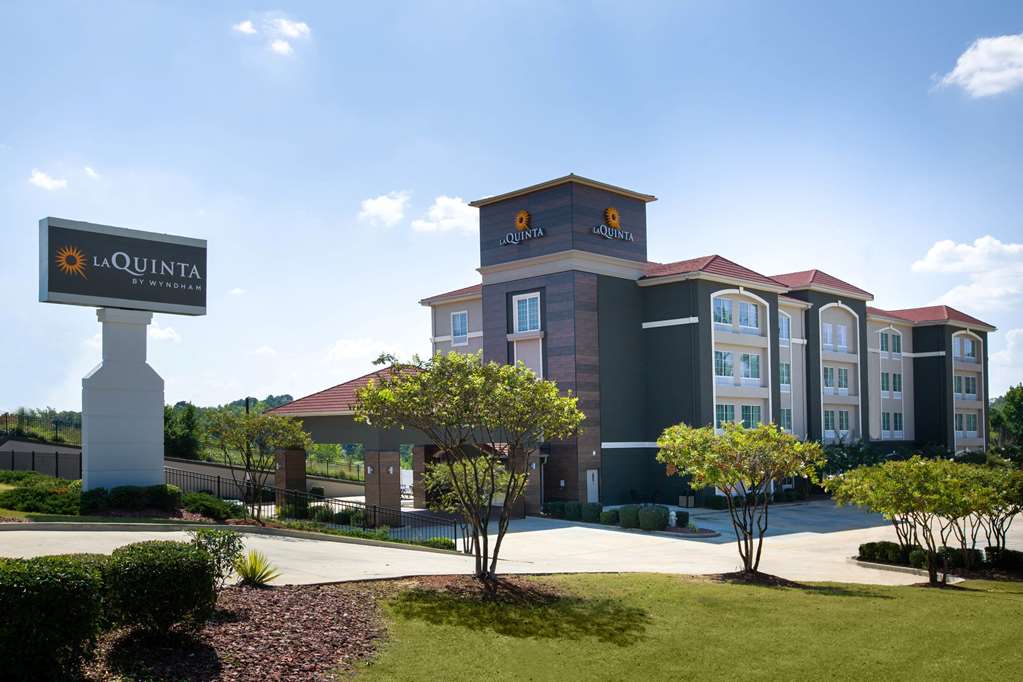La Quinta Inn & Suites by Wyndham Tupelo - photo 2
