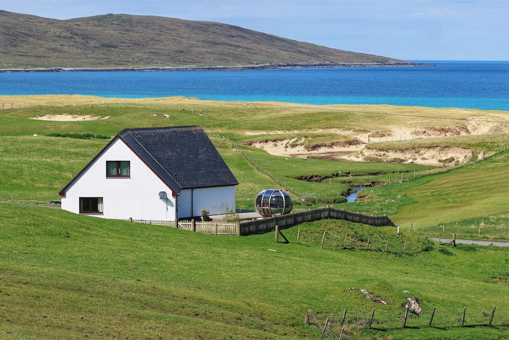 Corncrake Cottage — 4-Star Luxury Hotel in Tarbert, United Kingdom