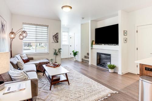 Hike Bike And Ski All Season Bend Escape in Bend, United States