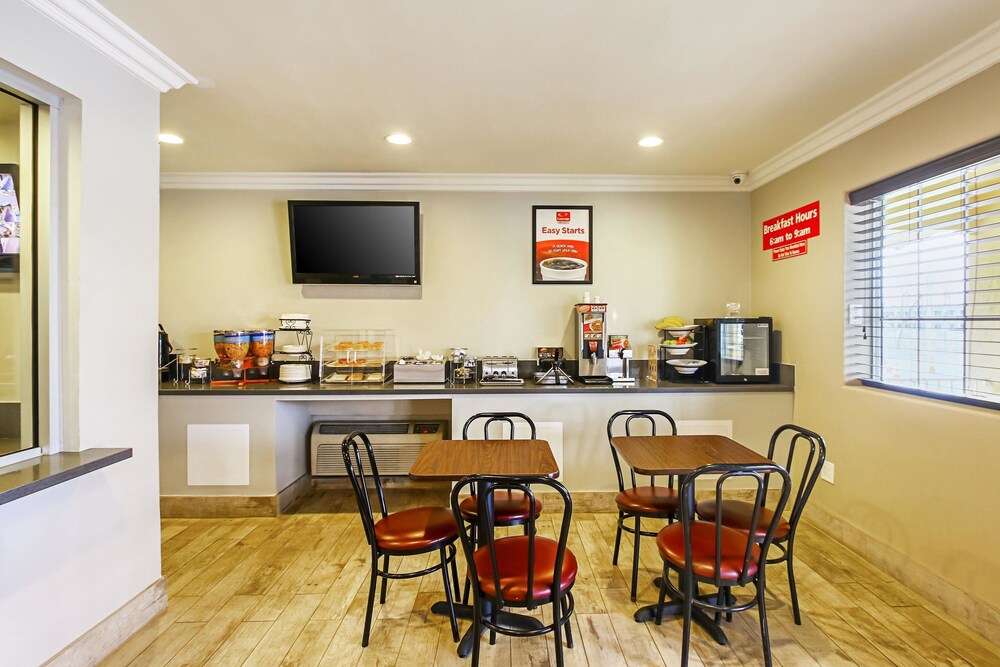 Econo Lodge San Bernardino I 215 - photo 18