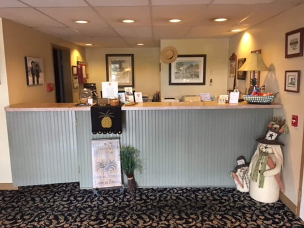 Country Living Inn in Lancaster, United States