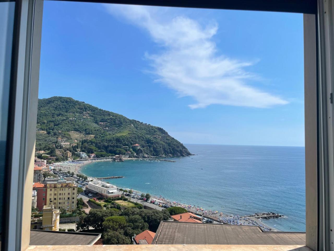 Ocean View Flat with Wi Fi AC And Elevator To Town in Levanto, Italy