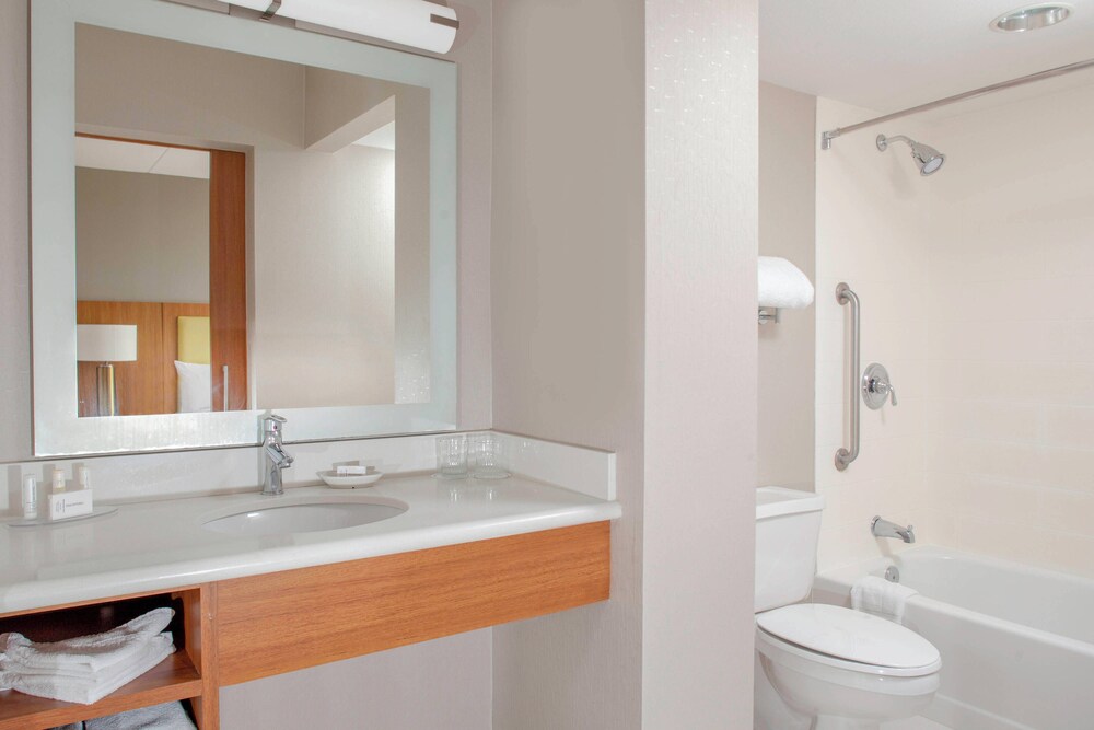 SpringHill Suites Cincinnati North Forest Park - photo 14