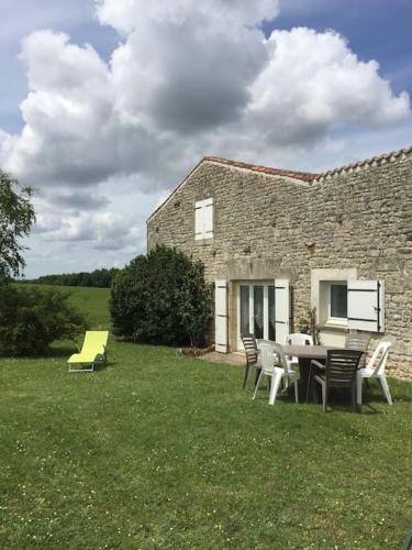 Gîte Au Petit Bonheur — hotel in Saint-Savinien