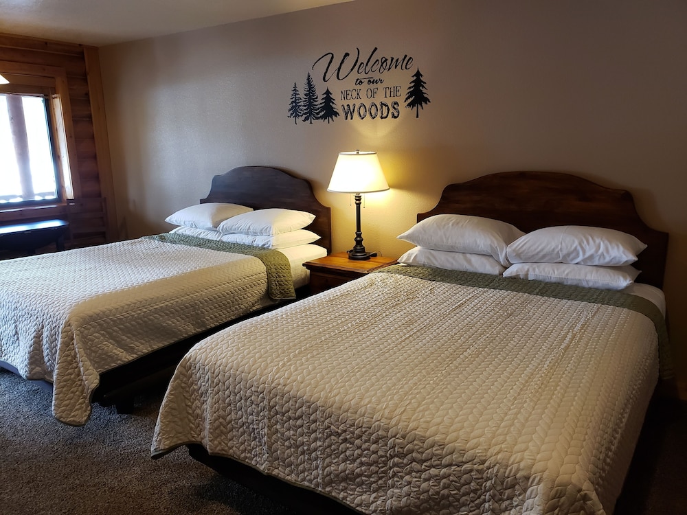 Duck Creek Village Inn — Alton — photo 4