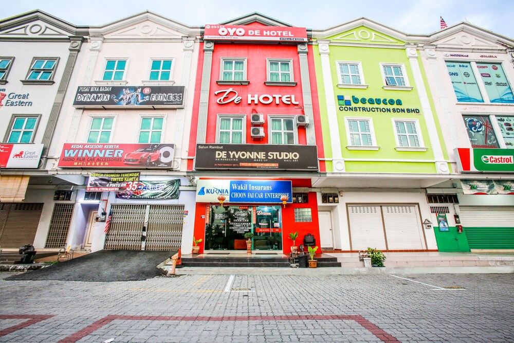 Oyo 89332 De Hotel in Teluk Intan, Malaysia