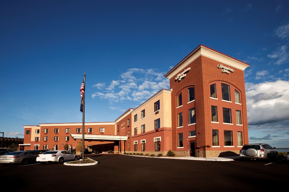 Hampton Inn Marquette Waterfront - featured photo
