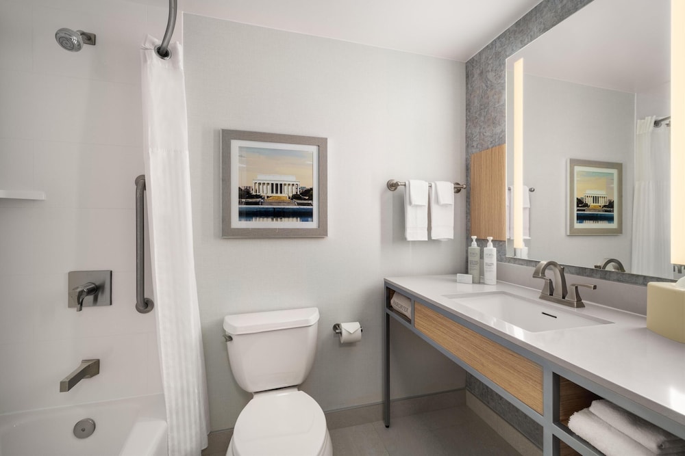Hilton Garden Inn Arlington Shirlington - photo 27