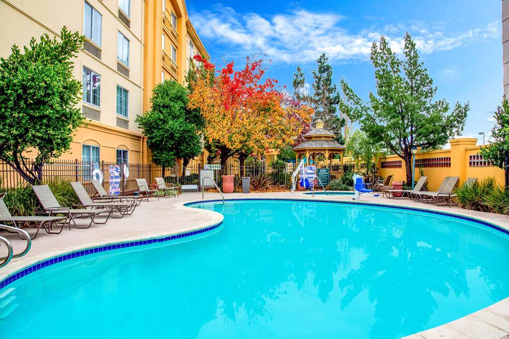 La Quinta Inn & Suites by Wyndham Fremont Silicon Valley - photo 4