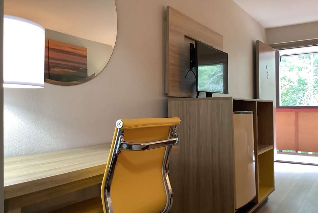 Days Inn by Wyndham Kingdom City - photo 36