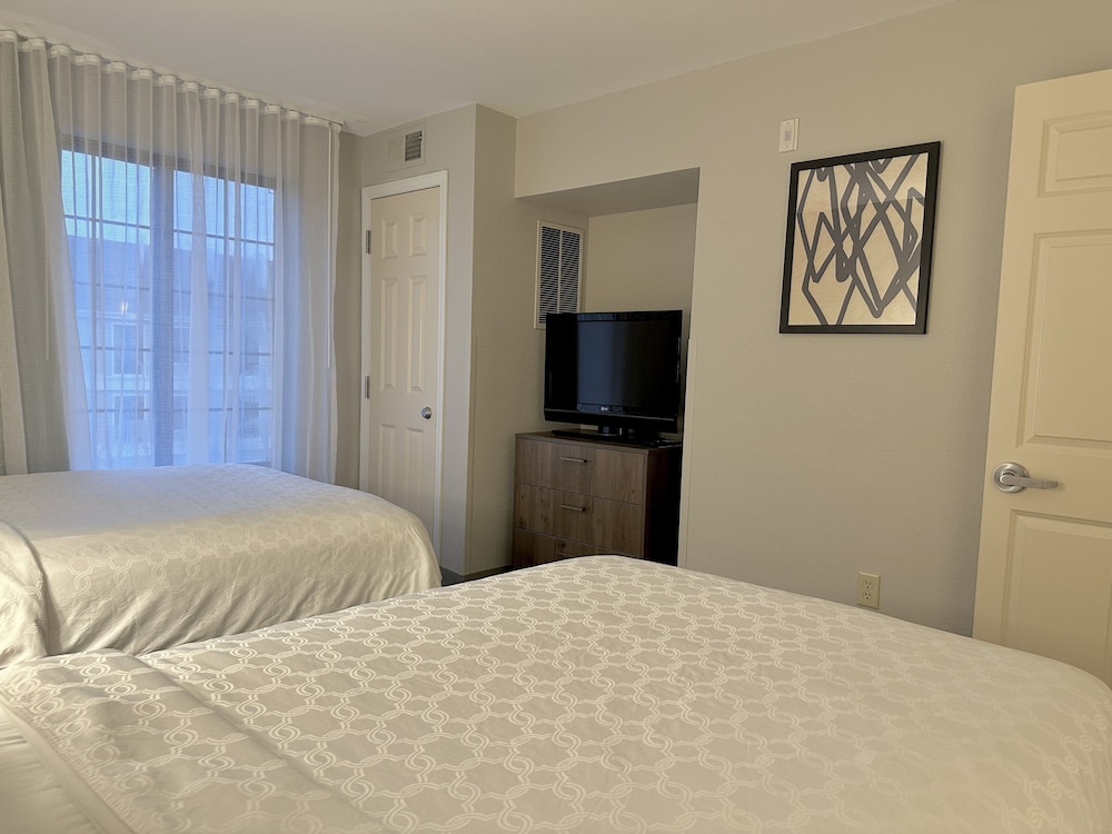 Staybridge Suites Milwaukee West Oconomowoc by IHG - photo 25