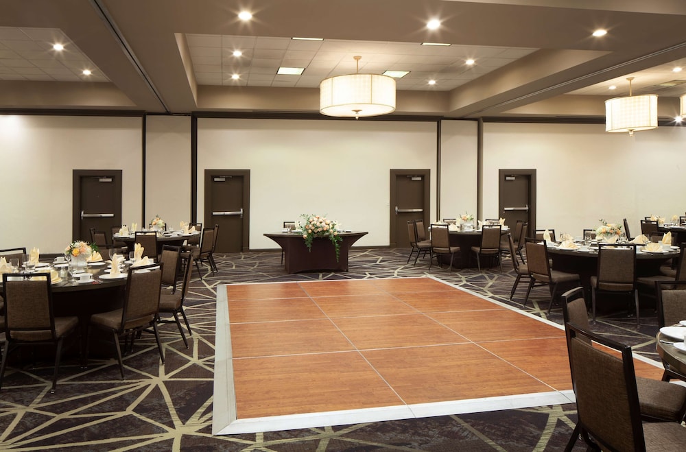Embassy Suites by Hilton Philadelphia Airport - photo 52