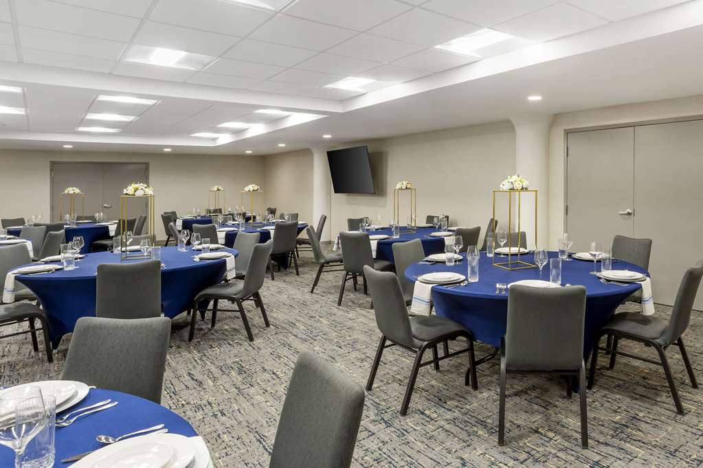 Comfort Inn & Suites Newark Liberty International Airport - photo 52