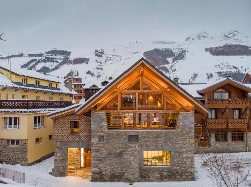 Chalet Prestige lAtelier Lodge — 4-Star Luxury Hotel in Les Deux Alpes, France