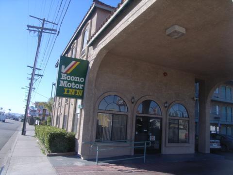 Econo Motor Inn - photo 3