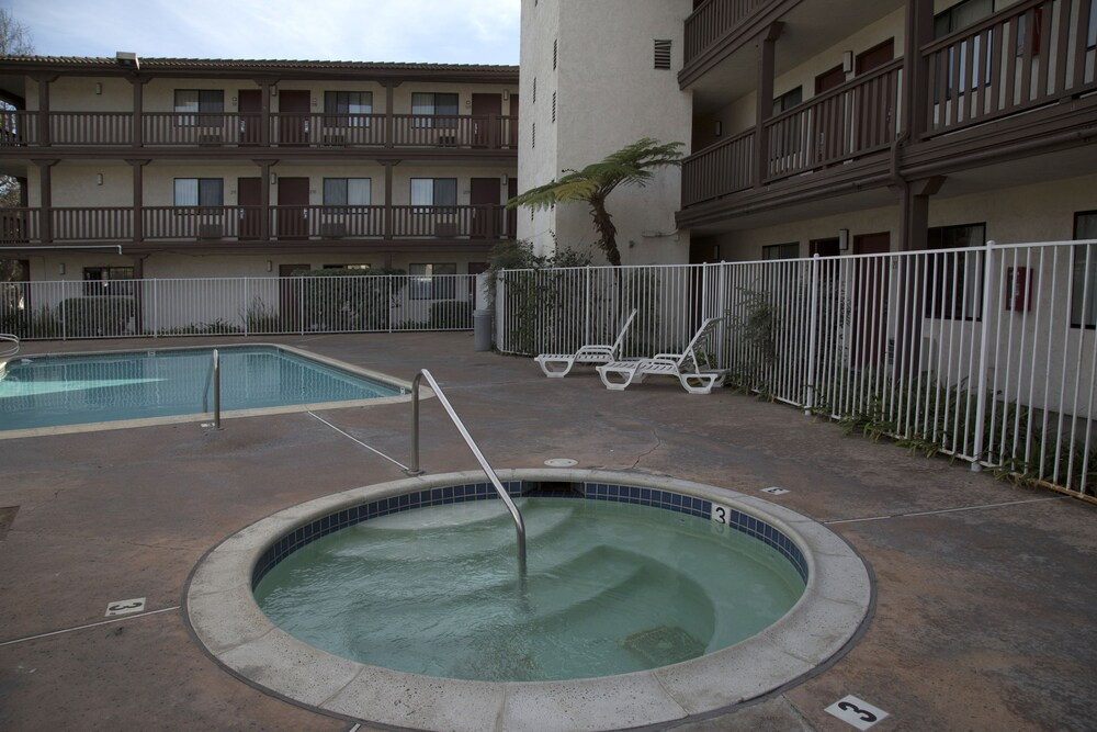 E Z 8 Motel South Bay - photo 26