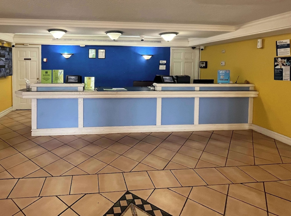 Studio 6 Huntsville Al University Drive - photo 2