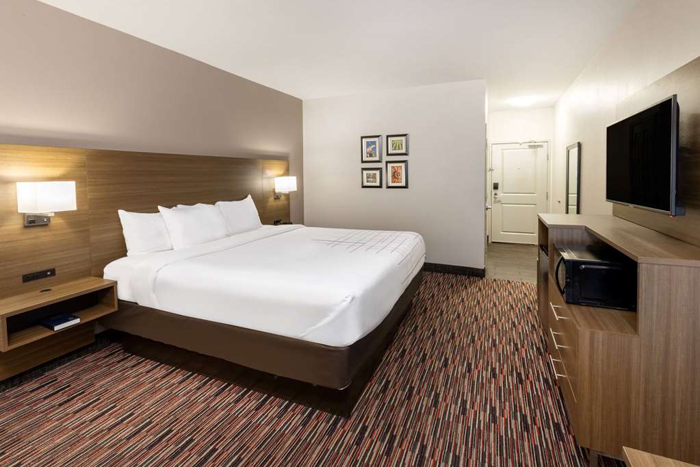 La Quinta Inn & Suites by Wyndham Wichita Falls MSU Area - photo 40