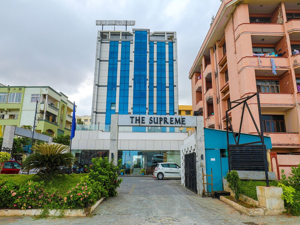 Capital O 1710 Hotel The Supreme in Visakhapatnam, India