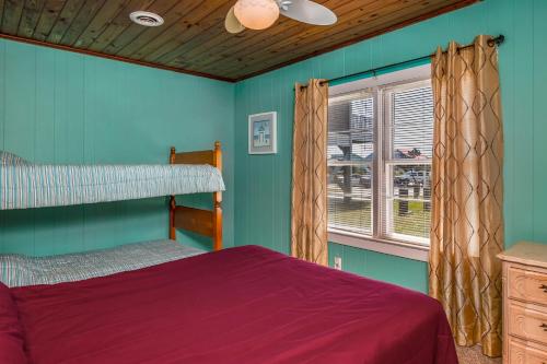 Papas Place by Oak Island Accommodations - photo 2