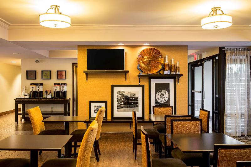 Hampton Inn Philadelphia International Airport - photo 26