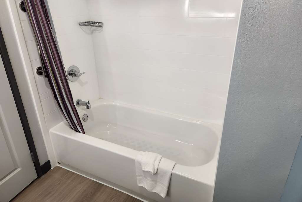 La Quinta Inn & Suites by Wyndham Warner Robins Robins AFB - photo 25
