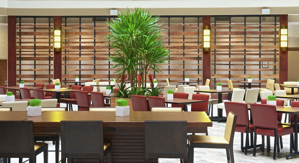 Embassy Suites by Hilton Portland Tigard - photo 8