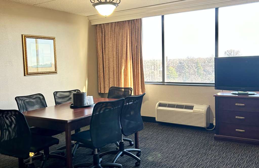 Best Western Plus Kelly Inn - photo 25