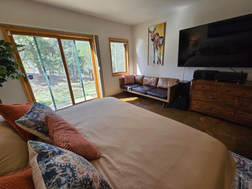 Moose Manor — Golden — photo 5