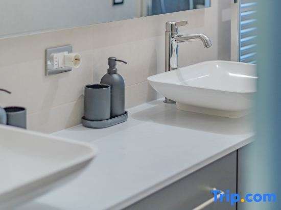 Trilocale fronte parco — 4-Star Luxury Hotel in Milan, Italy