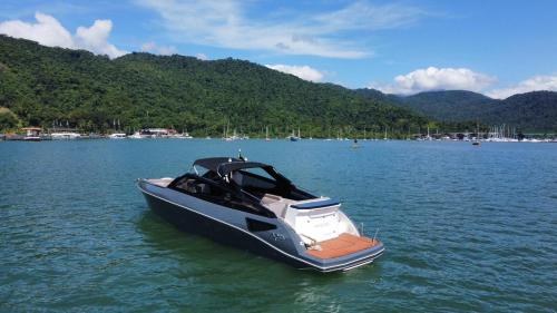 Azov 38 Pes — Paraty