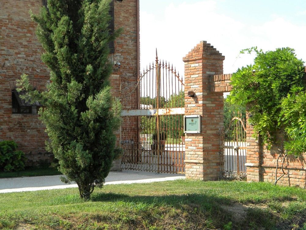 La Foresteria di Borgogelsi Apartments — 4-Star Luxury Hotel in Sanguinetto, Italy