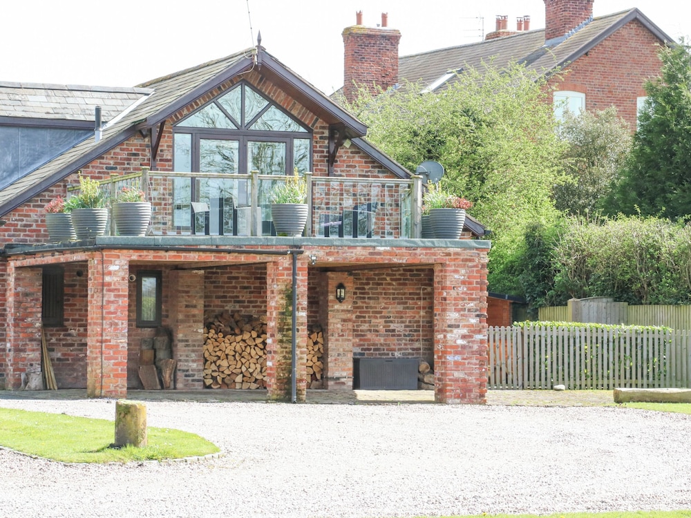 Poplar Farm Studio in Chester, United Kingdom