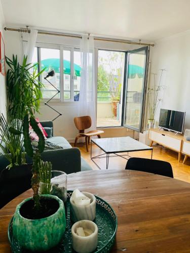 2 Bedrooms & Terrace with Bbq Courbevoie Paris in Courbevoie, France