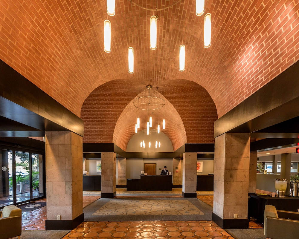 DoubleTree Suites by Hilton Hotel McAllen - photo 5