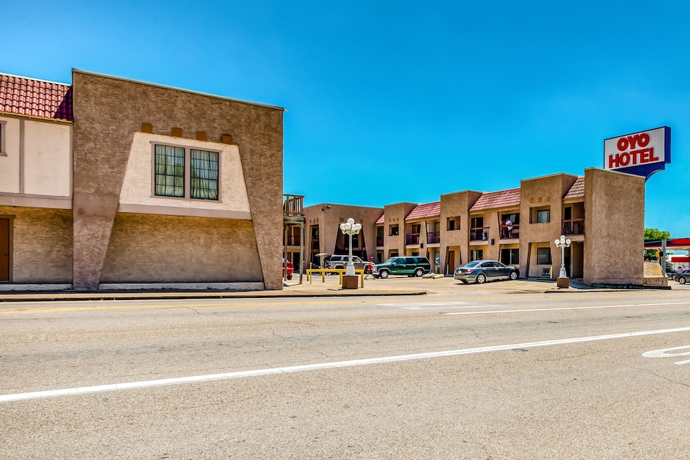 OYO Hotel Groesbeck - photo 23