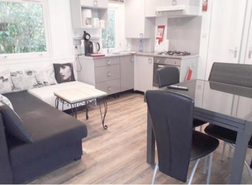 Mobile Home Service Hotelier — 4-Star Luxury Hotel in Frejus, France