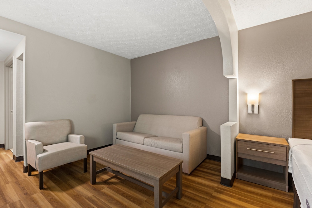 Red Roof Inn & Suites Newnan - photo 14