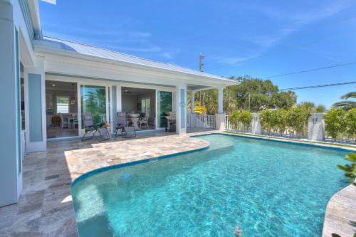 Dream Vacation 2 Bedroom Home by Redawning — 4-Star Luxury Hotel in Clearwater, United States