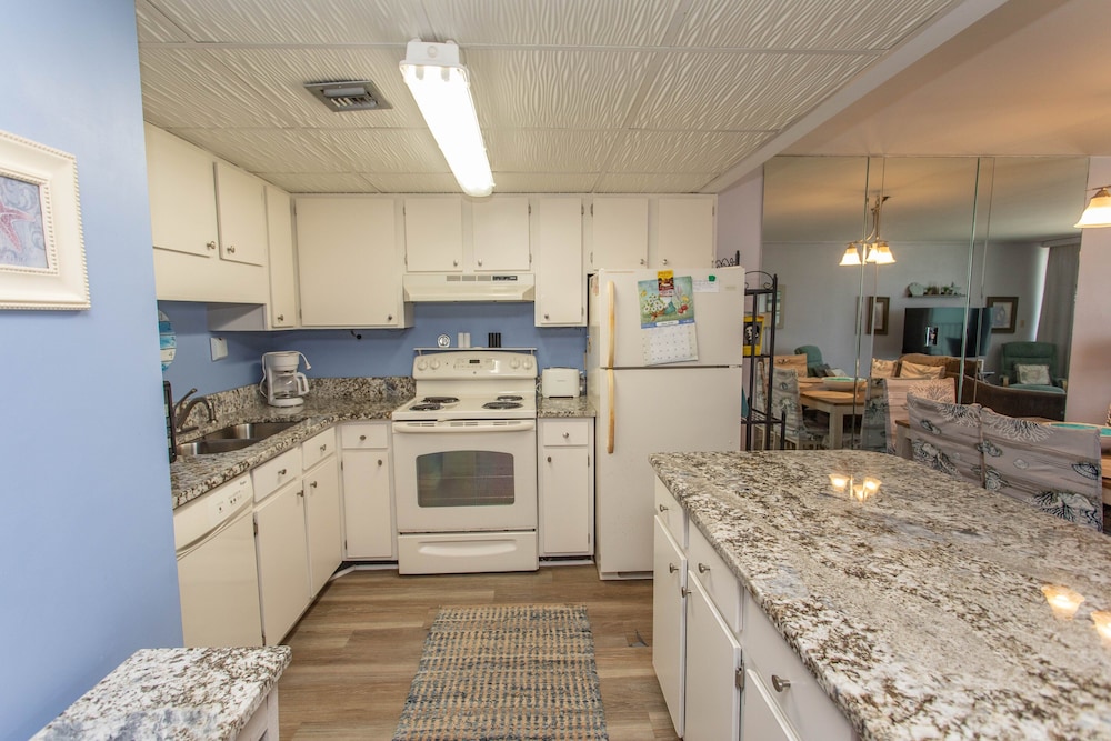 Royal Garden Resort 415 2 Bedroom Condo by RedAwning - photo 9