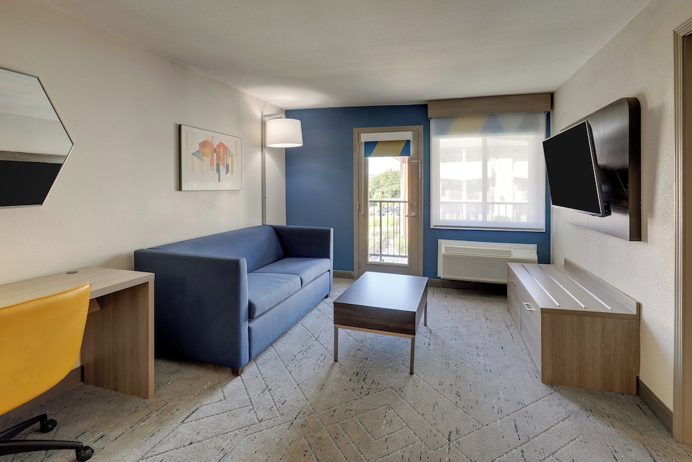 Holiday Inn Express Hotel & Suites Branson 76 Central by IHG - photo 20