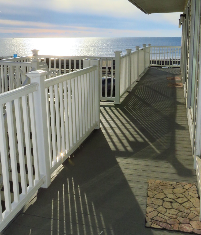 Breakers by the Sea - photo 50