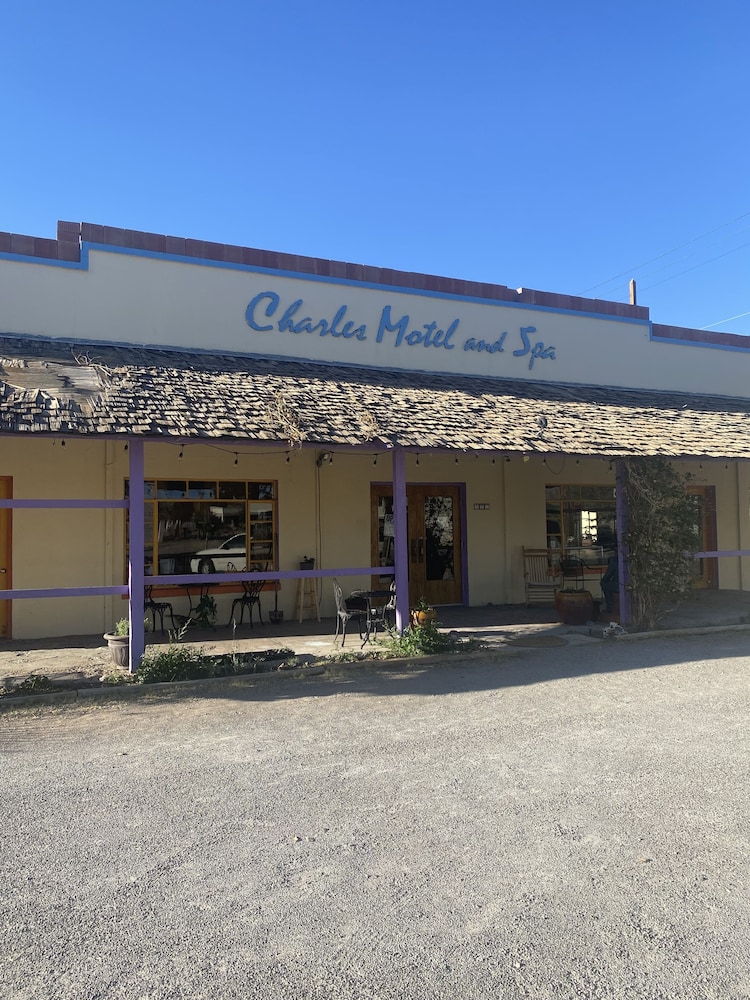 Charles Motel & Hotsprings - photo 33