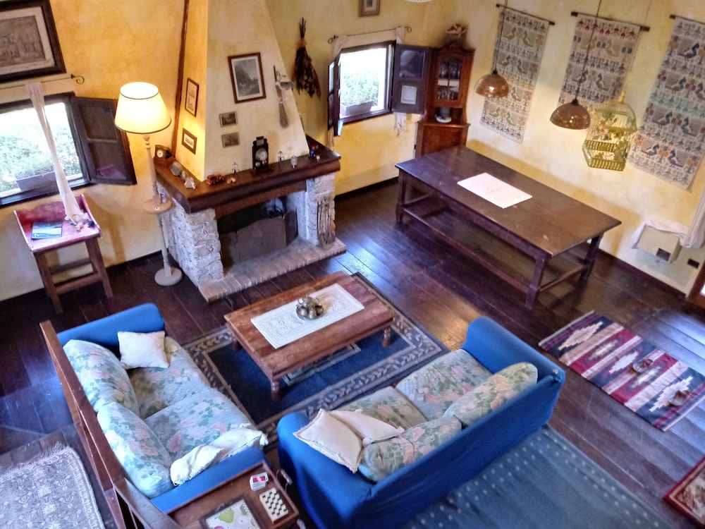 Casa Vacanze i Piani — 4-Star Luxury Hotel in Olmedo, Italy