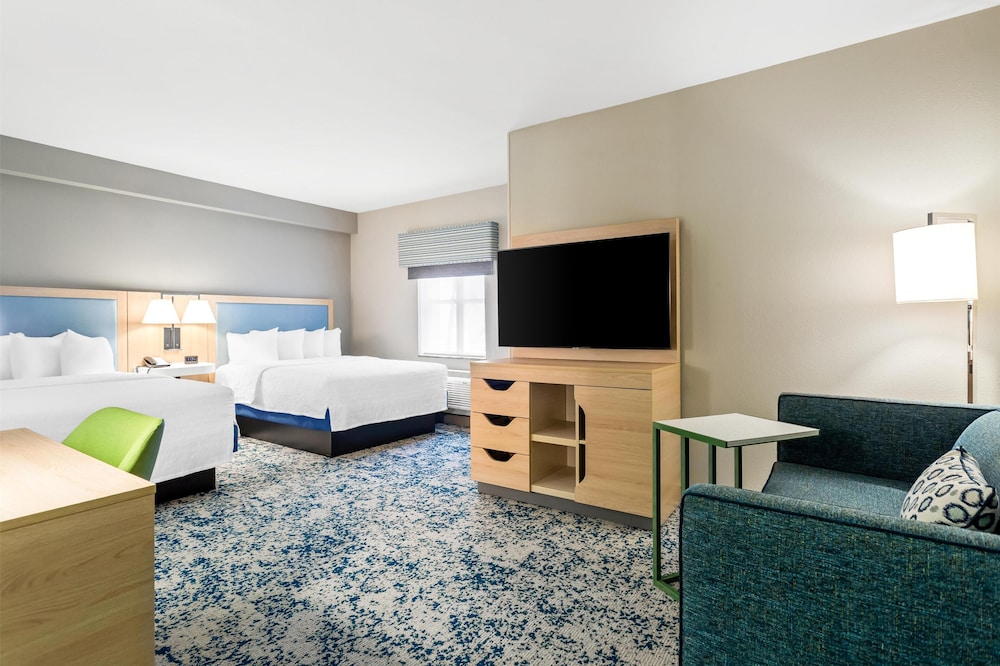 Hampton Inn & Suites St. Petersburg Downtown - photo 38
